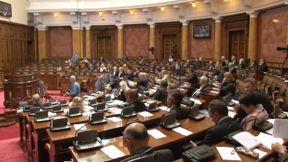 Anketa: Poslanici više brinu o strankama nego o građanima